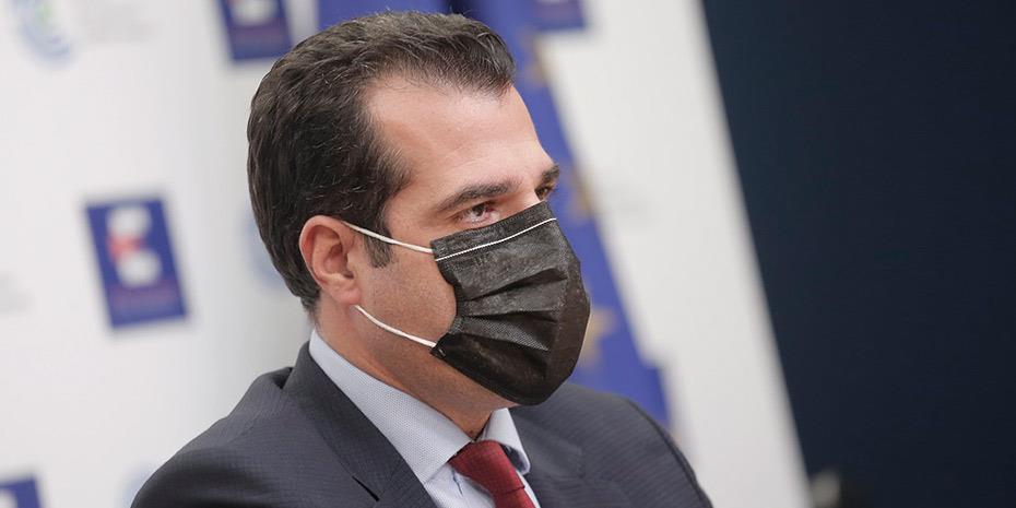 Πλεύρης για πιστοποιητικό εμβολιασμού: «Δεν καταργείται, εξετάζεται η “ελεύθερη” πρόσβαση σε εξωτερικούς χώρους»