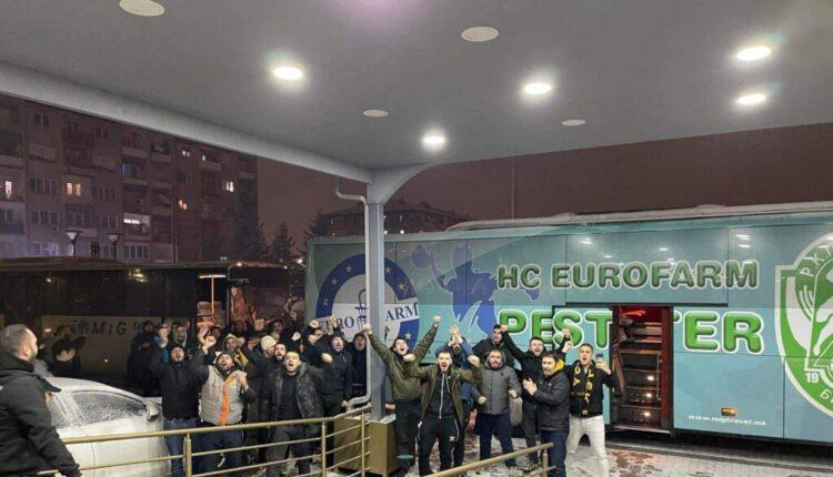 Χάντμπολ: Αποθέωση στην ομάδα μας από τους λιγοστούς που βρέθηκαν έξω από το γήπεδο (pic)