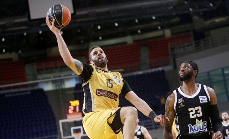 Έμεινε όρθια η ελλιπής ΑΕΚ και κοιτάει τα play-offs