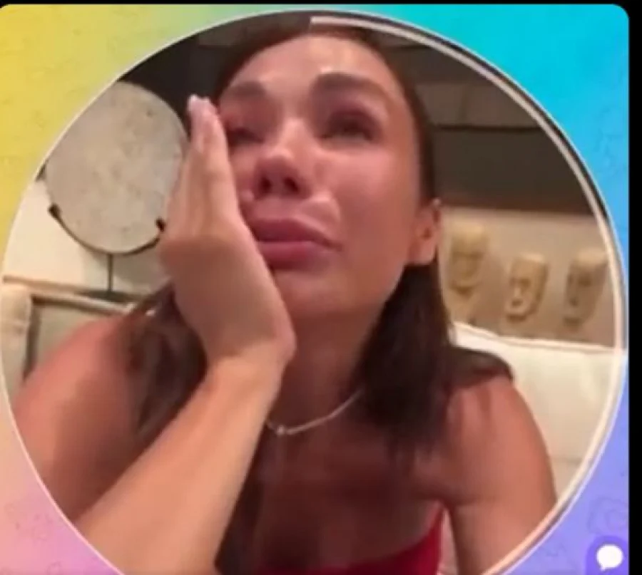 Ρωσίδα influencer σπαράζει στο κλάμα γιατί…κλείνει το Instagram στη χώρα (vid)