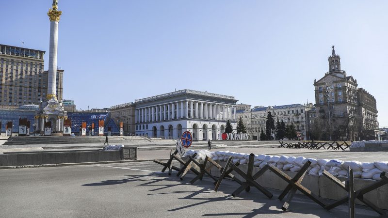 Κίεβο: Δεν θα παραταθεί τελικά ως το πρωί της Δευτέρας η απαγόρευση κυκλοφορίας
