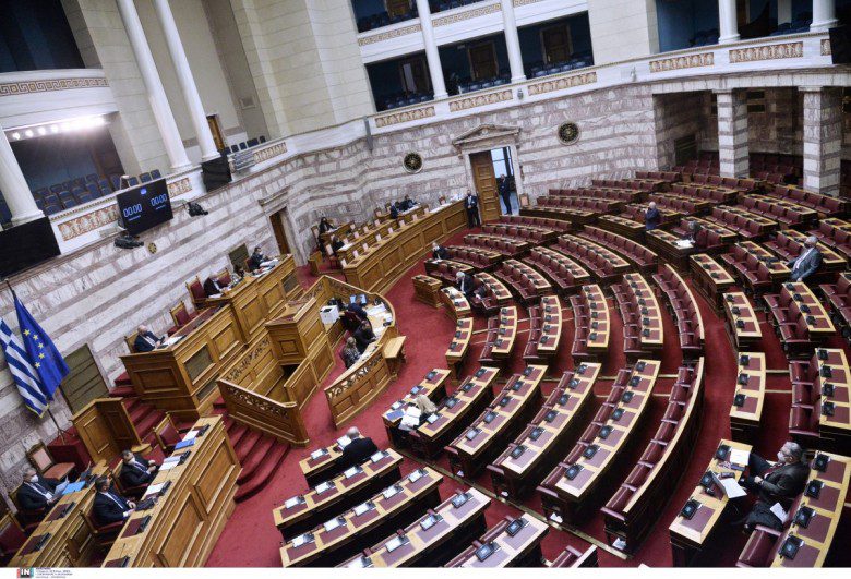 ΝΔ και ΚΙΝ.ΑΛ. ψήφισαν το αθλητικό νομοσχέδιο Αυγενάκη