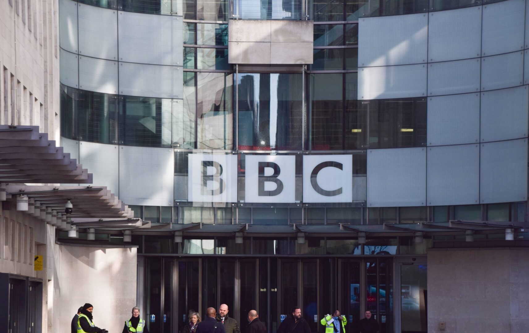 Το BBC ανέστειλε τη λειτουργία του στην Ρωσία