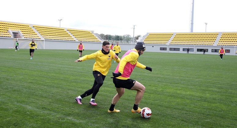 ΑΕΚ: Νέο πρόβλημα με Σιμόες – Αμφίβολοι ενόψει ΠΑΟΚ Γκαρσία, Λε Ταλέκ και Σβάρνας 