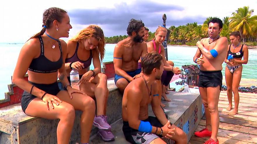 Survivor: Νίκη οι Κόκκινοι, έξαλλοι οι Μπλε με τον… cringe Εμμανουήλ (vids)