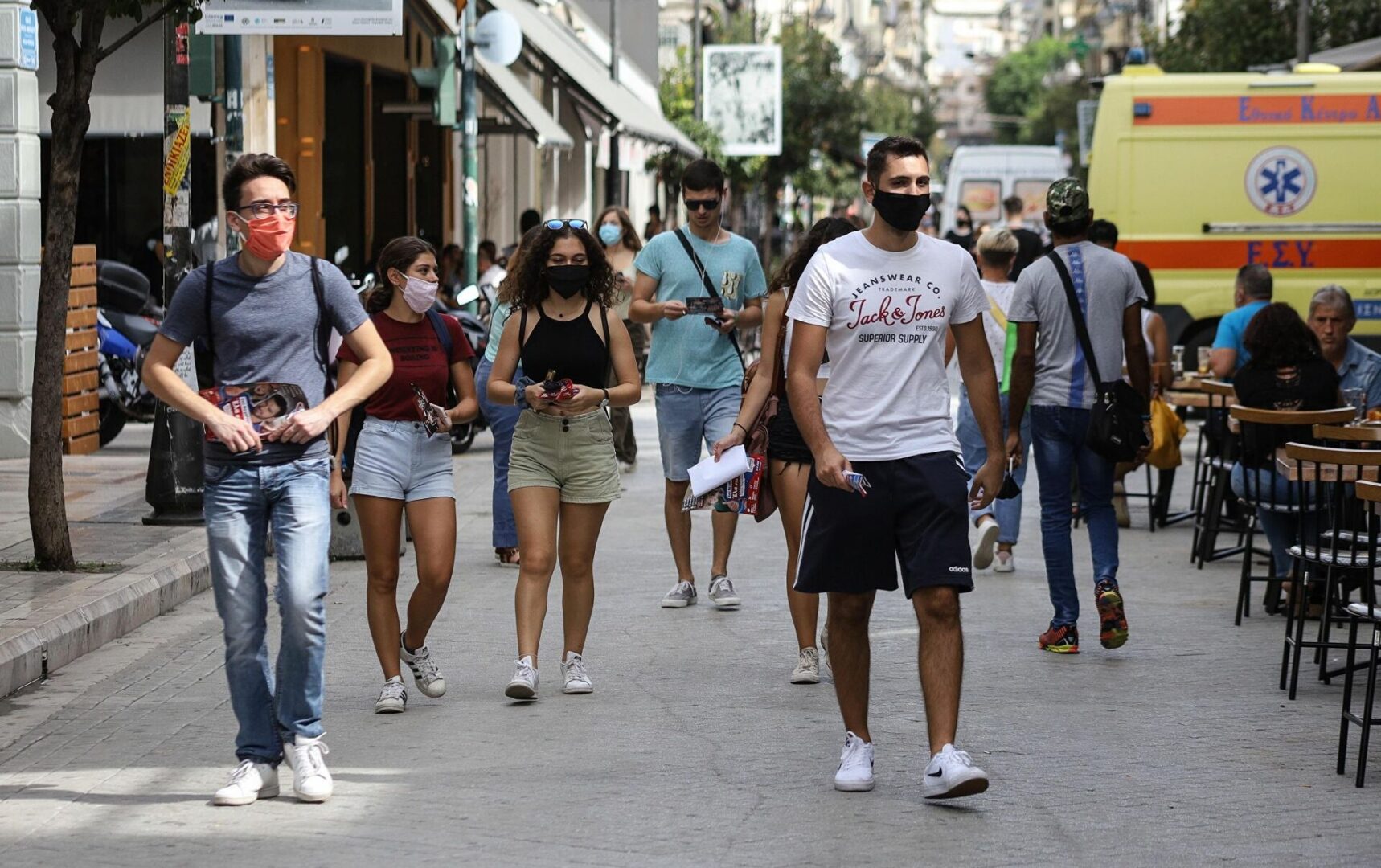 Γκάγκα: «Αργεί η κατάργηση της μάσκας σε κλειστούς χώρους»
