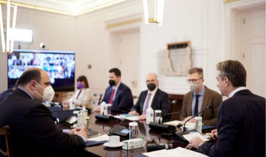 Μητσοτάκης στο Υπουργικό: Παγώνουν οι πλειστηριασμοί 3.000 ακινήτων