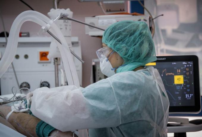 ΕΟΔΥ: «Έχουν πεθάνει 16.519 εκτός ΜΕΘ από την αρχή της πανδημίας» – Η… μαύρη λίστα