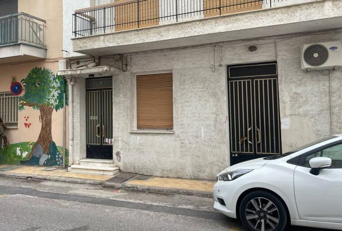 Χαμός στην Πάτρα: Πλήθος κόσμου έξω από το σπίτι της Ρούλας Πισπιρίγκου! (vids)