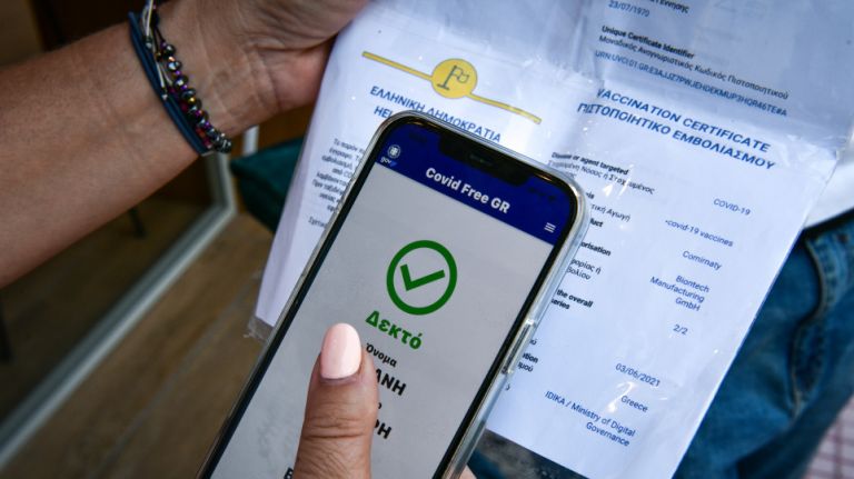 Μαγιορκίνης: «Σκεφτόμαστε να καταργηθεί το πιστοποιητικό εμβολιασμού» – Οι σκέψεις για τις μάσκες