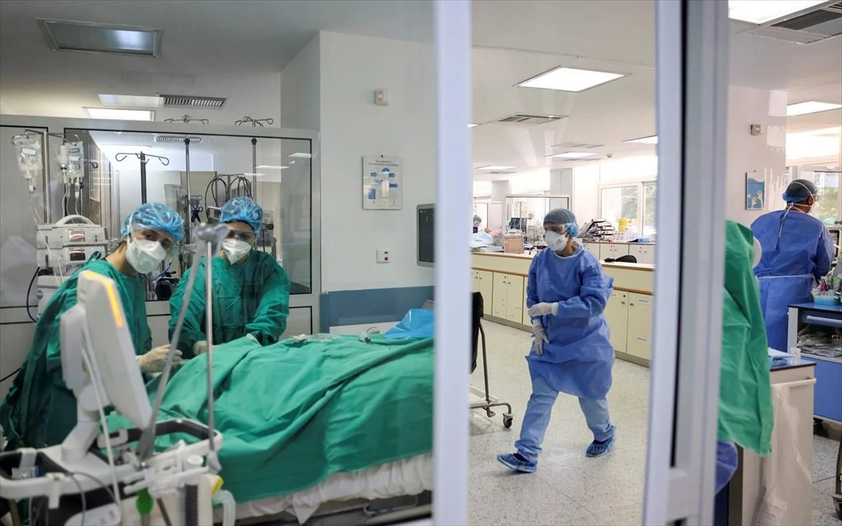 Κορωνοϊός: Στα ύψη οι δείκτες με 21.121 νέα κρούσματα – Καταγράφηκαν 54 θάνατοι και 365 διασωληνωμένοι