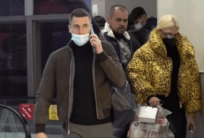 Χαμός στη Σερβία: Συνάντηση Βράνιες-Καρλέουσα στο αεροδρόμιο του Βελιγραδίου
