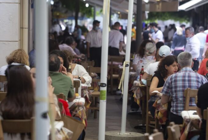 Άρση μέτρων: Τι θα ισχύει σε τρεις μέρες για εμπορικά καταστήματα, εστίαση και διασκέδαση