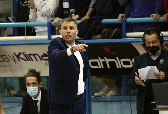 Μέξας: «Θα προσπαθήσουμε να φανούμε ανταγωνιστικοί με την ΑΕΚ παρά τα προβλήματα»