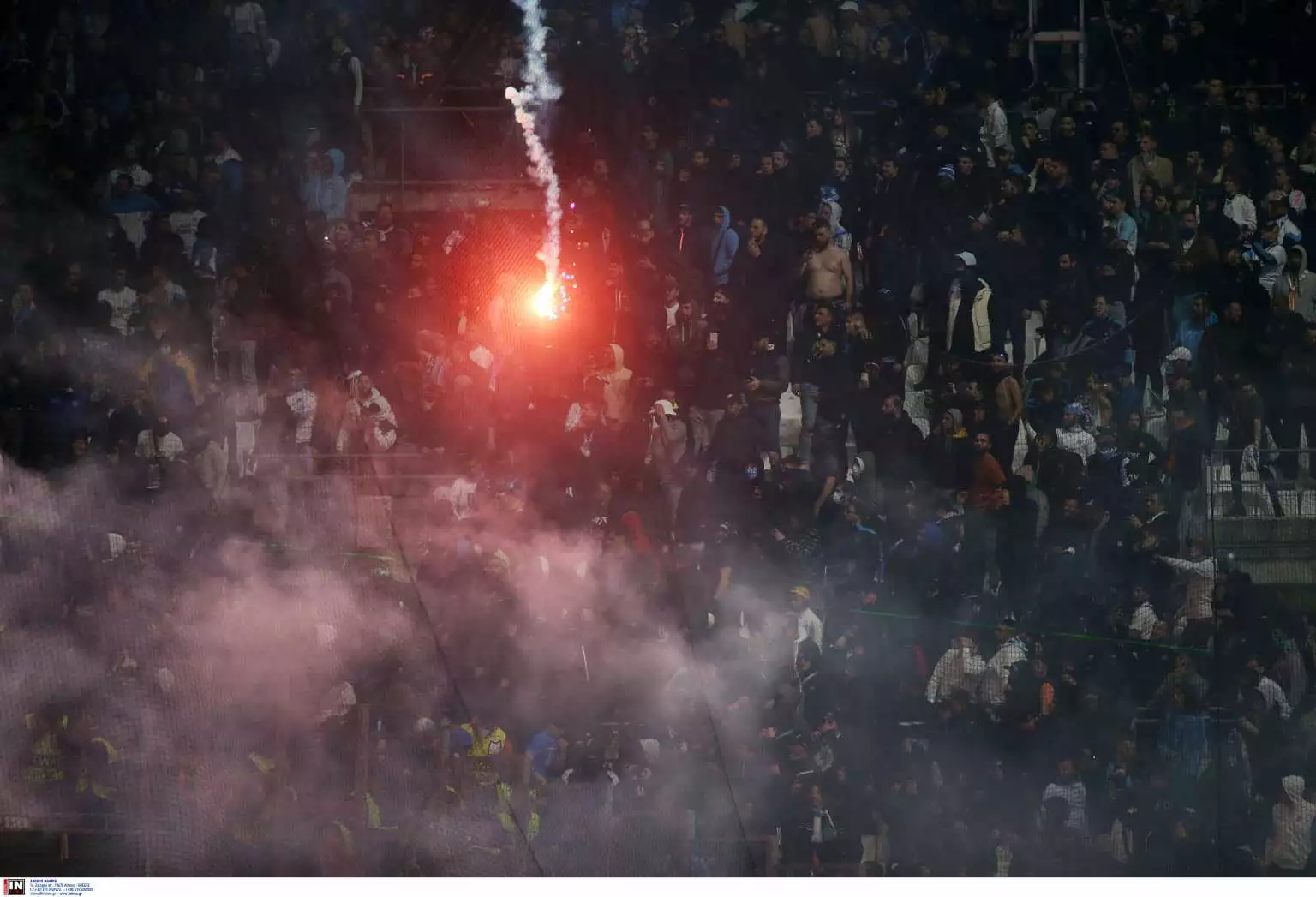 Χαμός με οπαδούς του ΠΑΟΚ στην Τούμπα – Πήγαν με κροτίδες και καπνογόνα και τα είπαν σε Σαββίδη