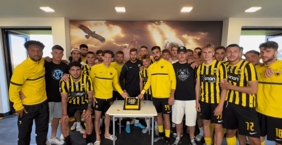 ΑΕΚ Β’: Τα «χρόνια πολλά» των ποδοσφαιριστών (vid)
