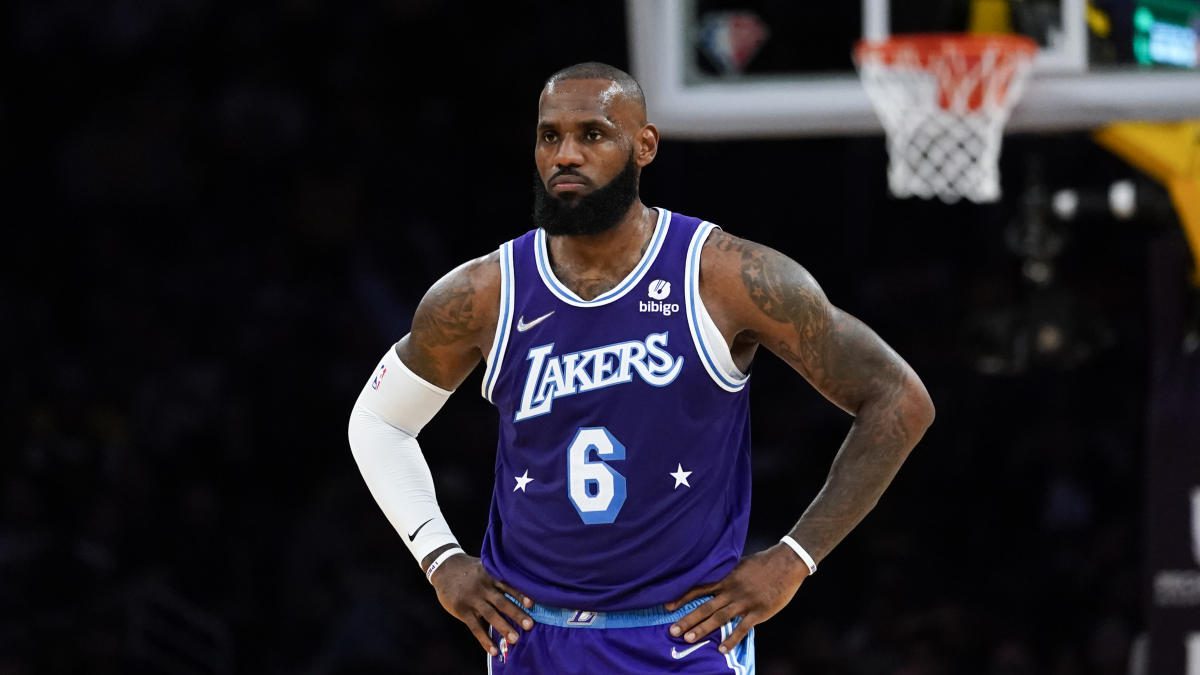 NBA: Τέλος η σεζόν για τον Λεμπρόν Τζέιμς – Χάνει τον τίτλο του πρώτου σκόρερ
