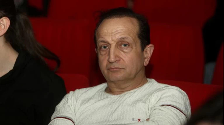Μπιμπίλας για Σεφερλή: «Αν είναι τα ανέκδοτα να ενοχλούν τόσο πολύ, να ξανακοιταχτούμε όλοι στους καθρέφτες μας»