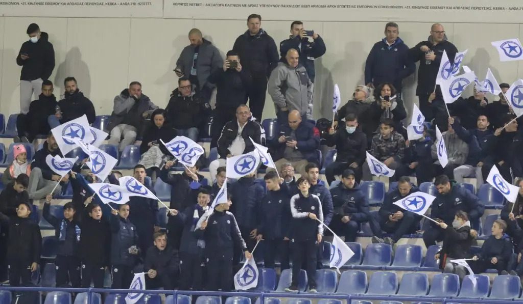Ατρόμητος: Οι οργανωμένοι καταγγέλλουν την ΕΛΑΣ: «Κλήση 300 ευρώ γιατί φορούσε μπλούζα “We hate racism”»