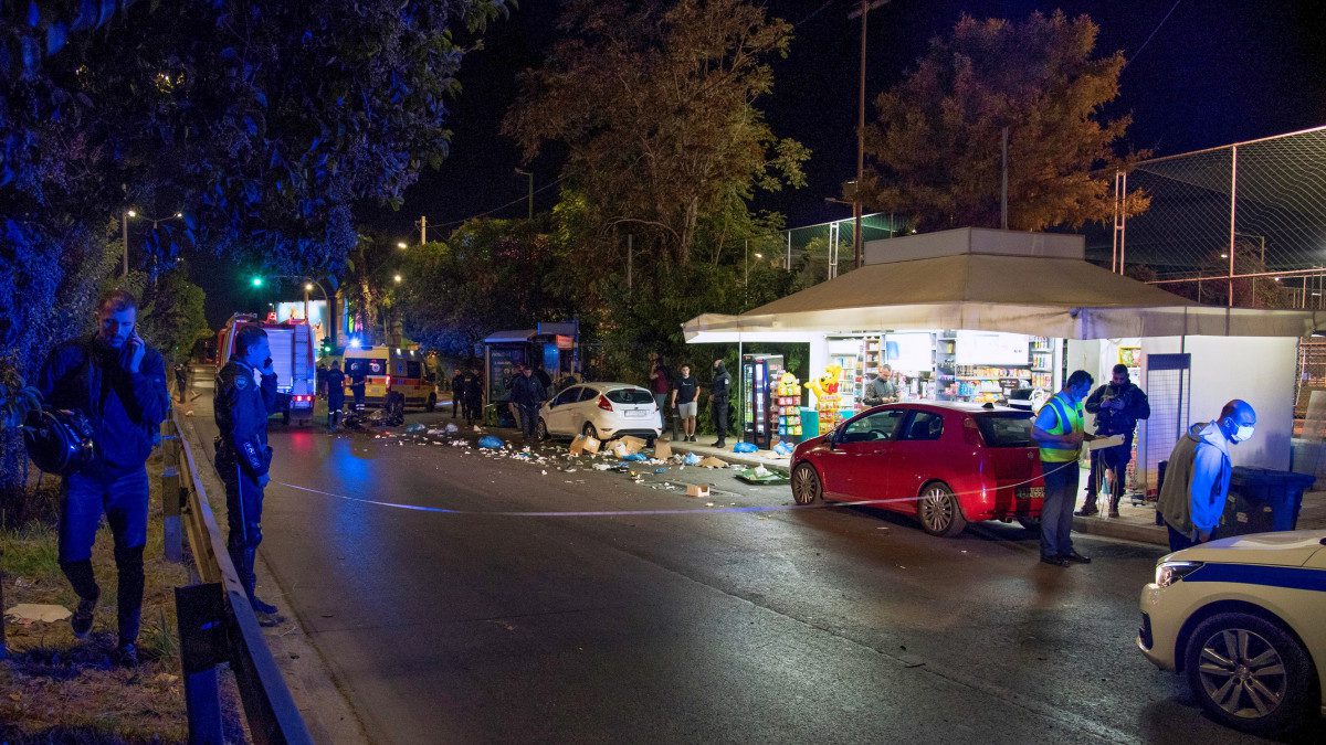 Nίκαια: Αδιανόητο τροχαίο με έναν νεκρό- Αυτοκίνητο «ουρανοκατέβατο» πάνω σε οδηγό στην Πέτρου Ράλλη