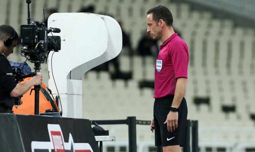 Με ξένους διαιτητές και VAR τα μπαράζ σε Super League 1 & 2 μετά από εισήγηση του Κλάτενμπεργκ!