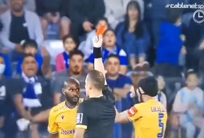 Τέσσερις κόκκινες δέχτηκε ο ΑΠΟΕΛ στο ντέρμπι με την Ανόρθωση – Σκόραρε ο Ουάρντα