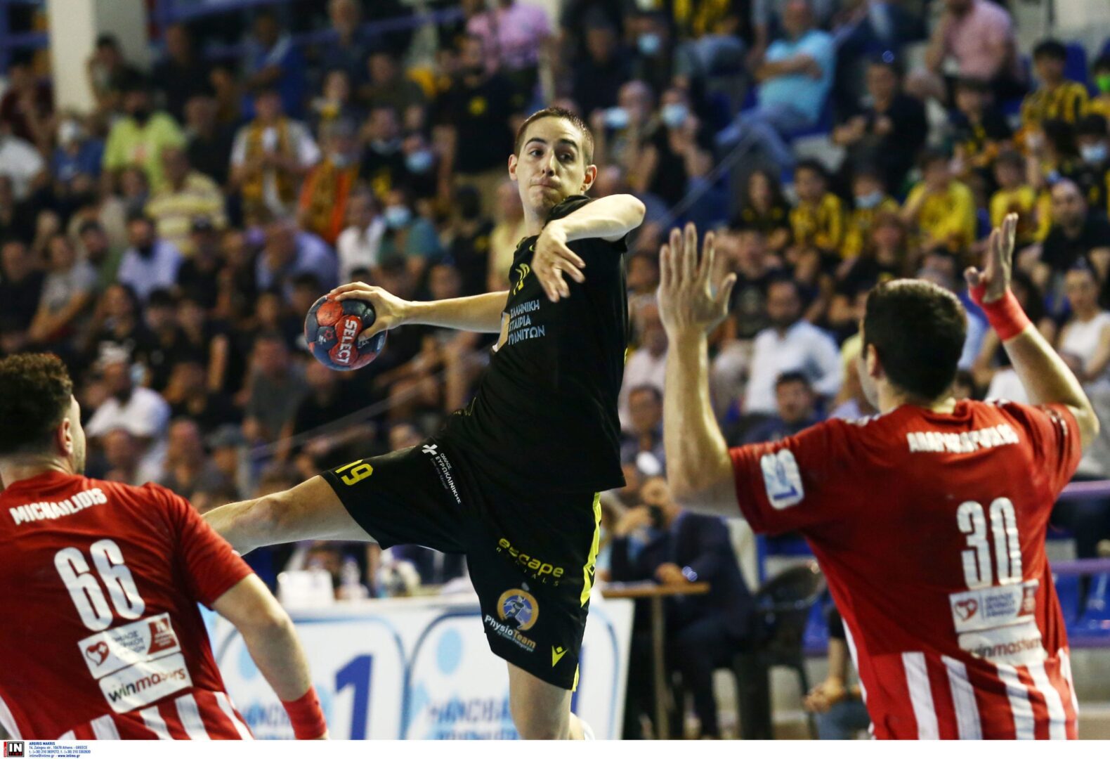 ΑΕΚ: Νίκησε (26-23) τον Ολυμπιακό και ελπίζει για την μεγάλη ανατροπή!