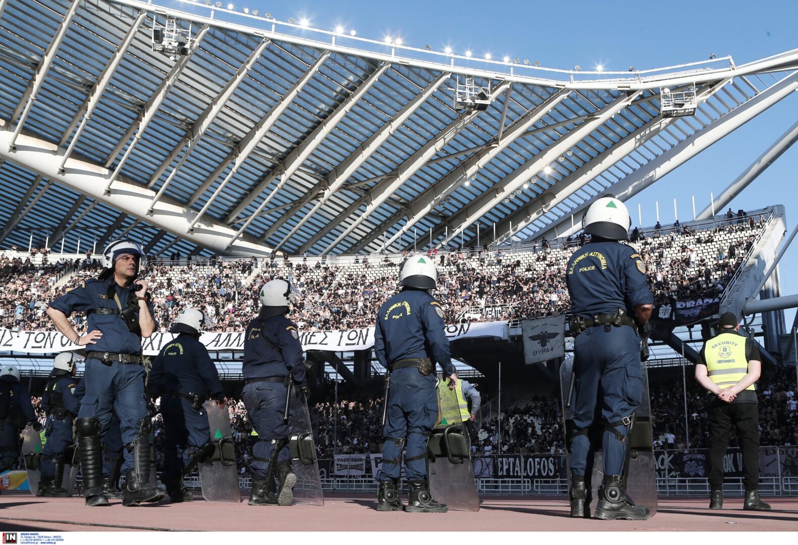 Επεισόδια στο ΟΑΚΑ: Οπαδοί Παναθηναϊκού και ΠΑΟΚ μπήκαν στο τερέν!