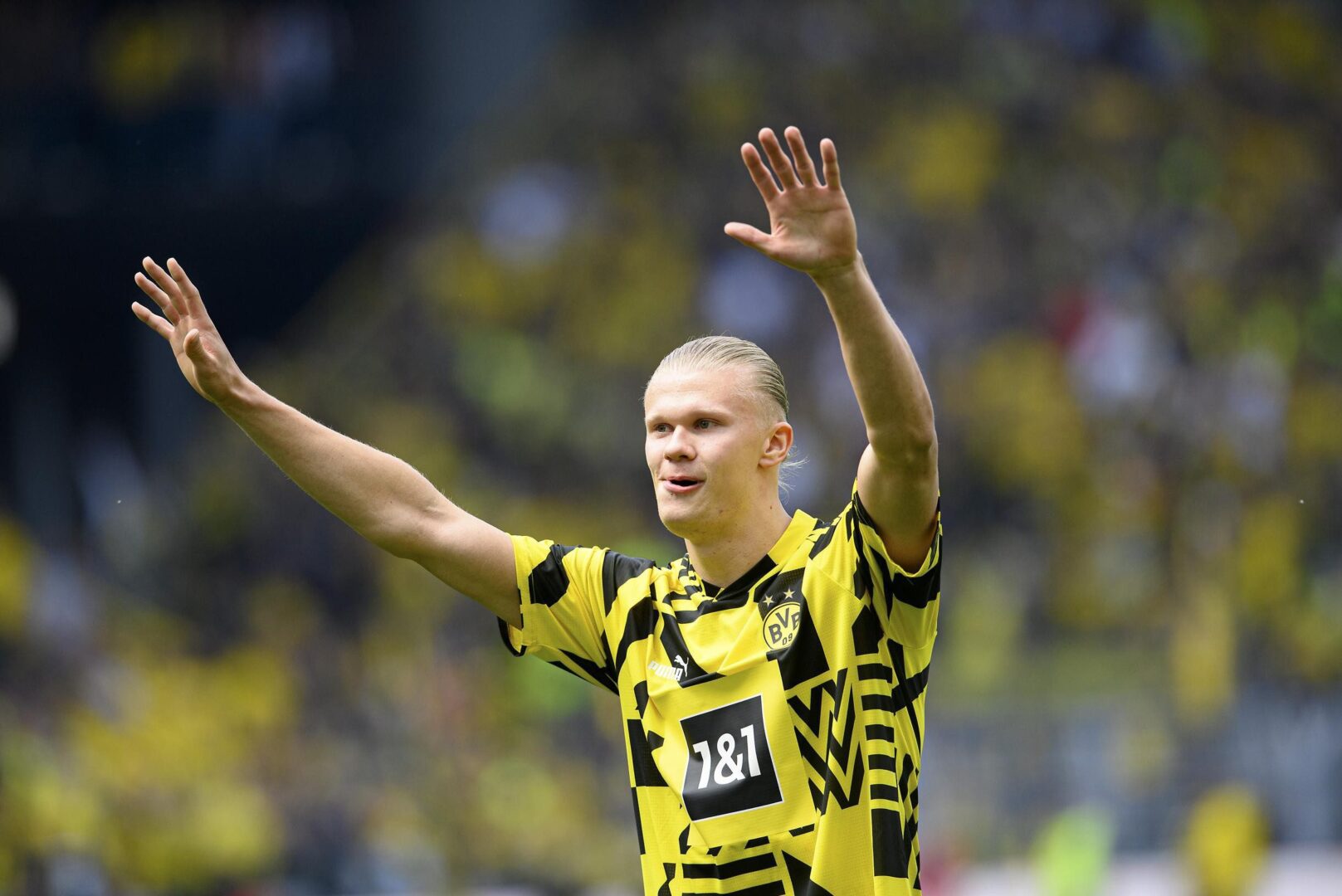 Xάαλαντ: Έφτασε στο Μάντσεστερ ο Νορβηγός σταρ με ιδιωτικό τζετ