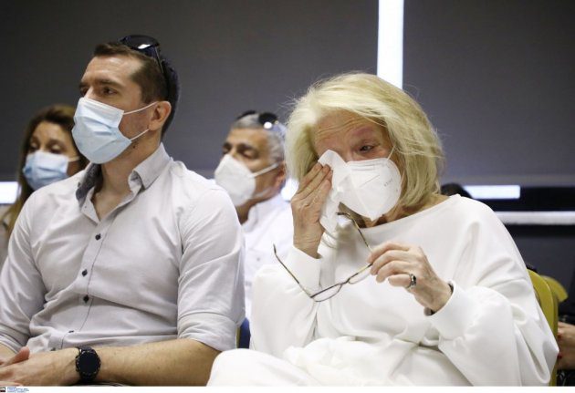 Τα δάκρυα της μάνας για την αδικοχαμένη Έλλη