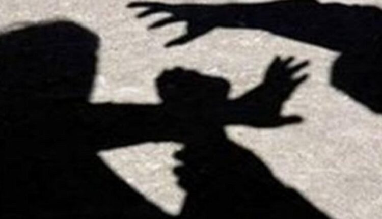 Σοκ στη Γλυφάδα: Άγνωστοι λήστεψαν και γρονθοκόπησαν 17χρονο