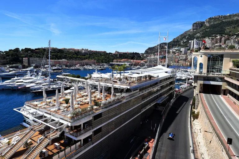 Δες πως οι δρόμοι του Μονακό μετατρέπονται σε πίστα για το GP της F1