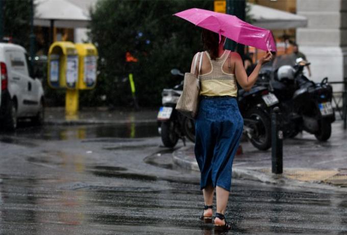 Ένας νεκρός από την κακοκαιρία – Σοβαρά προβλήματα σε Πύργο, Σαμοθράκη και δυτική Ελλάδα