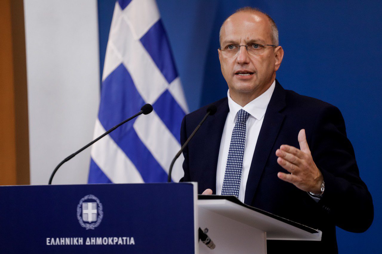 Οικονόμου: «Η έκθεση για την Ελευθερία του Τύπου στερείται κάθε σοβαρότητας»