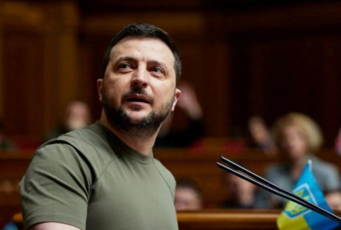 Ζελένσκι: «Ο Μακρόν μου ζήτησε να παραχωρήσω εδάφη στον Πούτιν για να λήξει ο πόλεμος στην Ουκρανία»