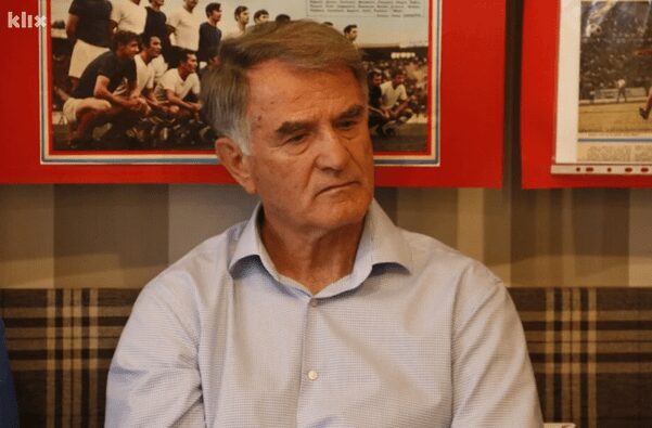 Η Βελέζ Μόσταρ βράβευσε τον Ντούσαν Μπάγεβιτς