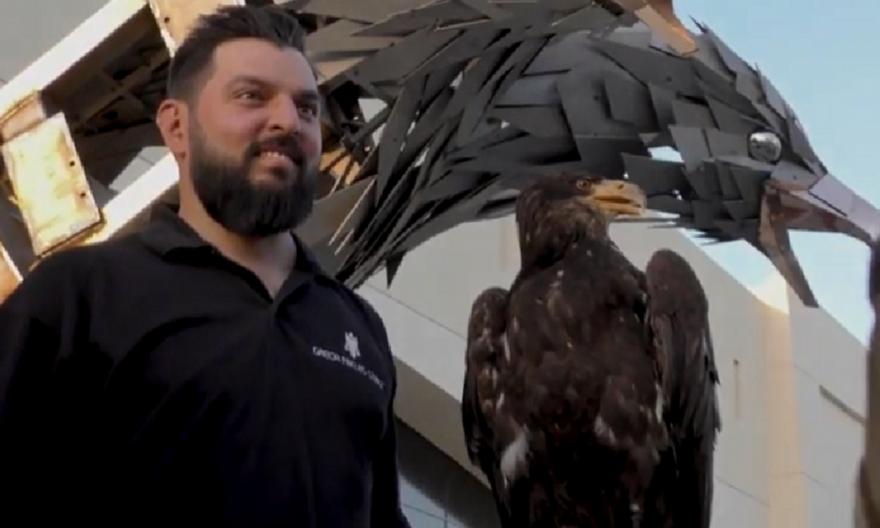 Όταν ο αετός της ΑΕΚ Οδυσσέας συνάντησε τον… ατσάλινο Αετό!