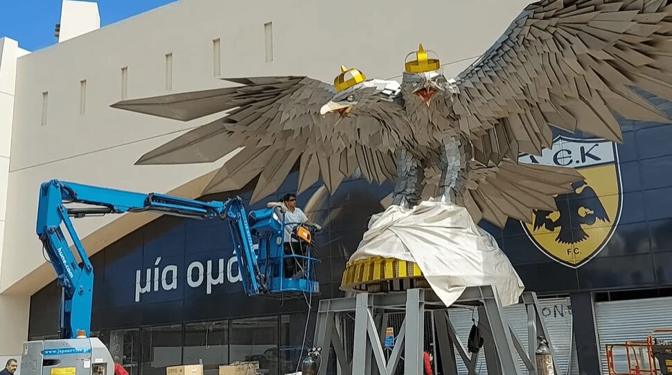 «Opap Arena – Αγιά Σοφιά»: Τοποθετήθηκαν οι δύο κορόνες στον ατσάλινο αετό (vid)