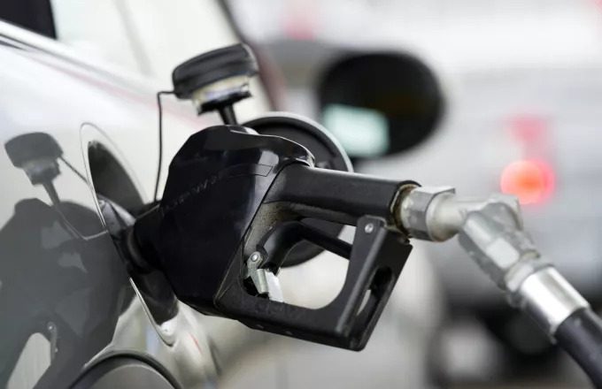 Fuel Pass 2: Πόσο θα πληρώνουμε τη βενζίνη με τα νέα μέτρα – Συγκεκριμένα παραδείγματα