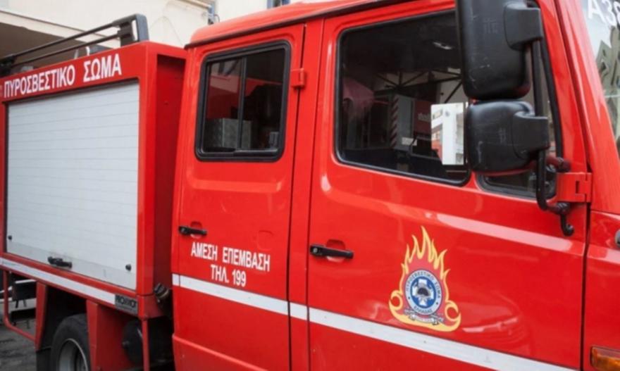 Φωτιά ξέσπασε κοντά σε σπίτια στην Παλλήνη