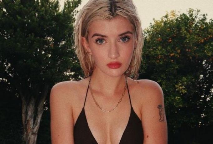 Στο OnlyFans η 18χρονη κόρη του Τσάρλι Σιν – Δεν εγκρίνει ο μπαμπάς (pics)