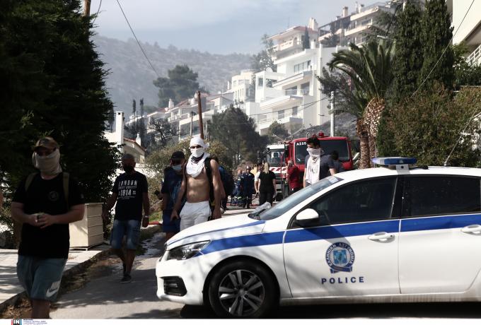 Φωτιά σε Γλυφάδα και Πανόραμα Βούλας: Κυκλοφοριακές ρυθμίσεις και κλειστοί δρόμοι