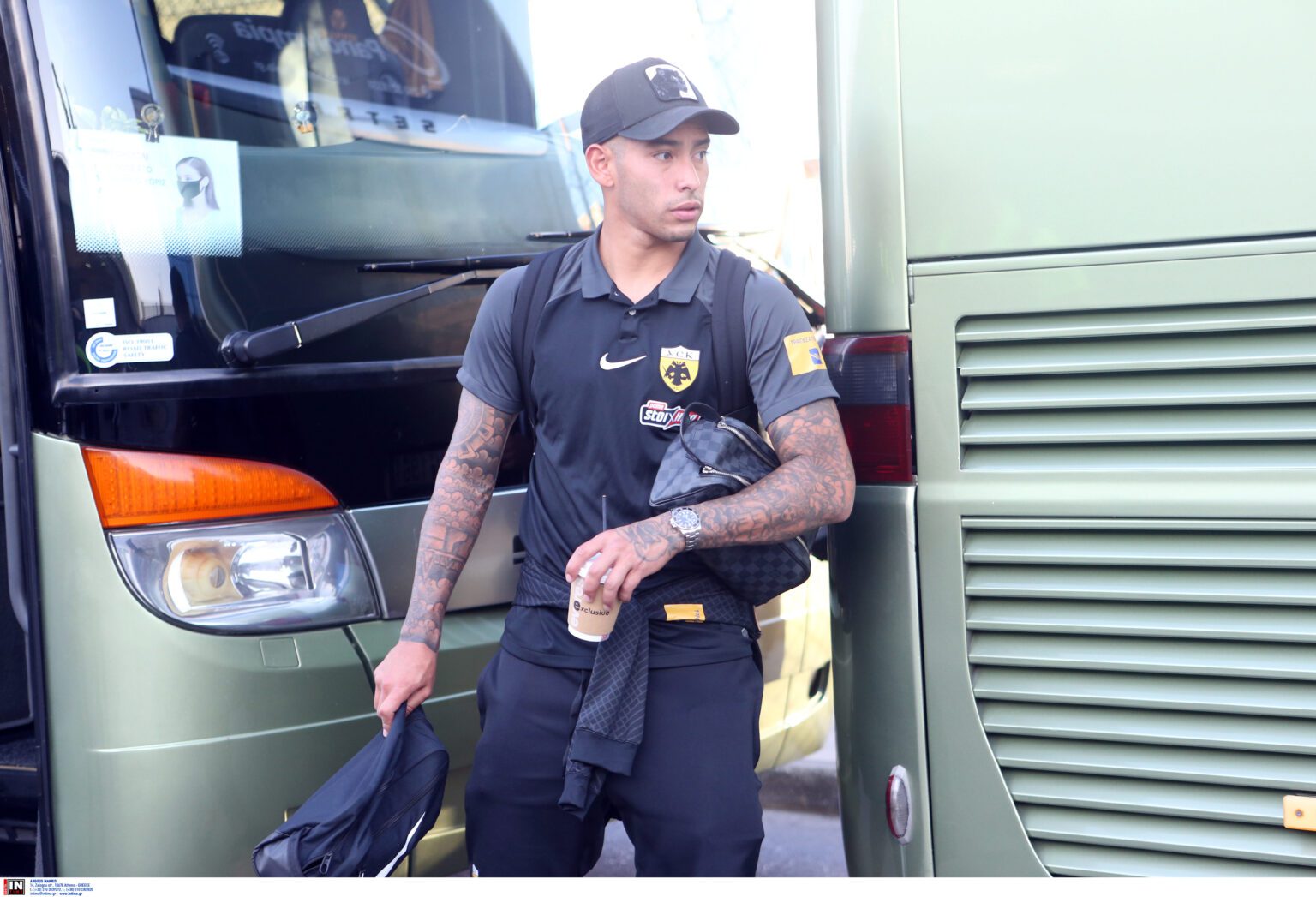 Επέστρεψε στην Αθήνα η αποστολή της ΑΕΚ (pics)
