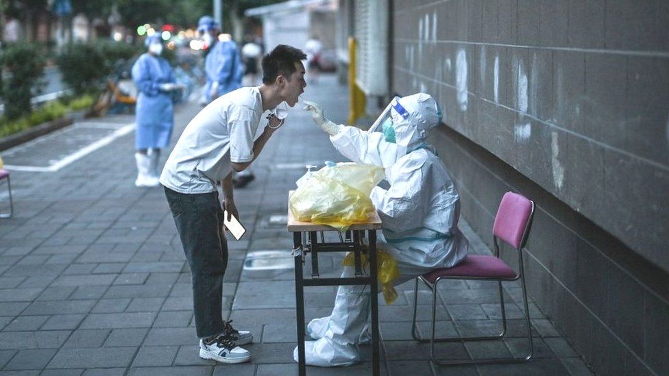 Η Σαγκάη ανακοίνωσε νέα υποπαραλλαγή του κορωνοϊού