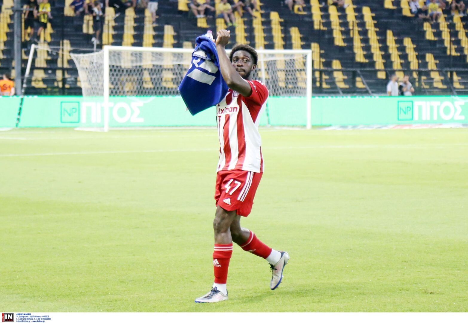 Άρης – Ολυμπιακός: Αποθεώθηκε ο Αμπουμπακάρ Καμαρά από τους γηπεδούχους