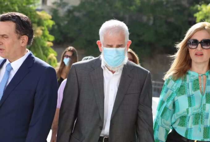 Δίκη Φιλιππίδη: «Ανέβηκε πάνω της και της κατέβασε το εσώρουχο» λέει πρώην σύντροφος καταγγέλλουσας