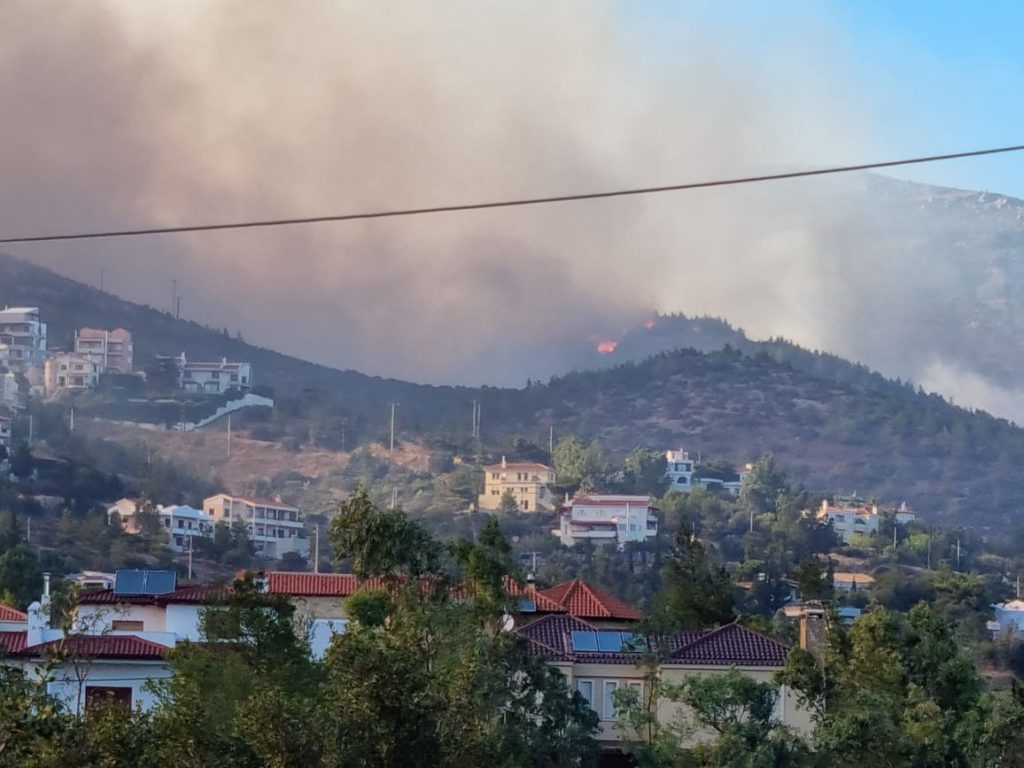 Φωτιά στην Πεντέλη: Εκκενώνεται το Ντράφι προς την Παλλήνη!