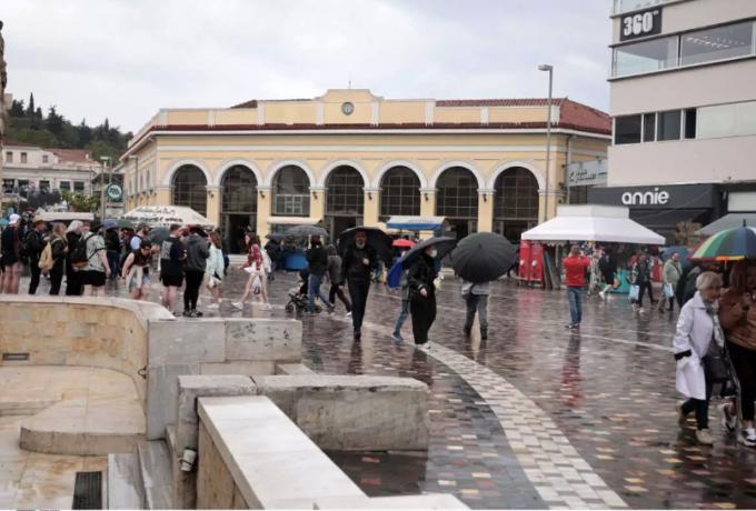 Καιρός: Η κακοκαιρία «χτυπά» τη χώρα με βροχή και στην Αττική – Που θα σημειωθούν καταιγίδες