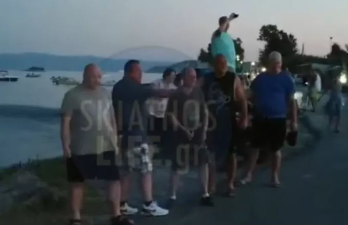 Σκιάθος: Τουρίστρια τραυματίστηκε από την τουρμπίνα αεροπλάνου ενώ αυτό προσγειωνόταν!(vid)