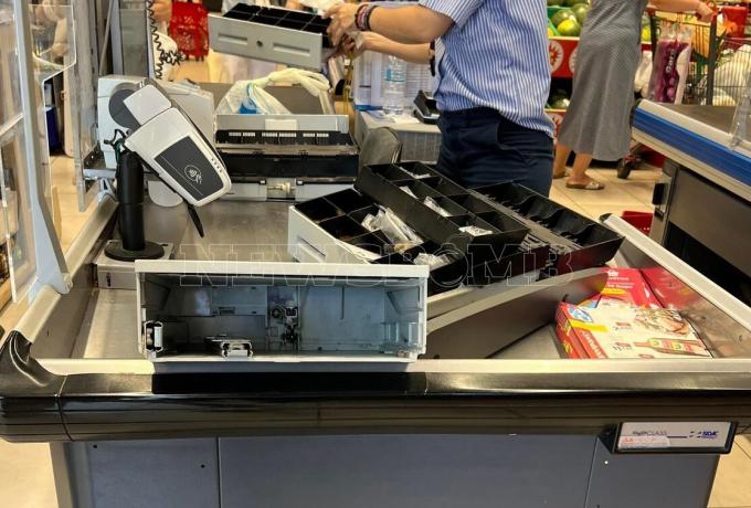 Ληστεία σε σούπερ μάρκετ στη Γλυφάδα – Μπήκαν με όπλα και άδειασαν τα ταμεία